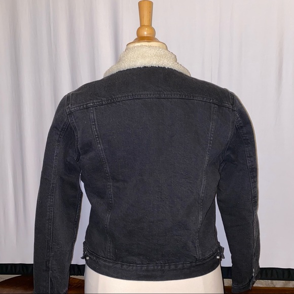 Gap black Jean jacket with fur inside - Picture 13 of 16